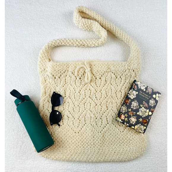 Handmade Cream Knitted Drawstring Crossbody Tote Bag - Picture 6 of 11
